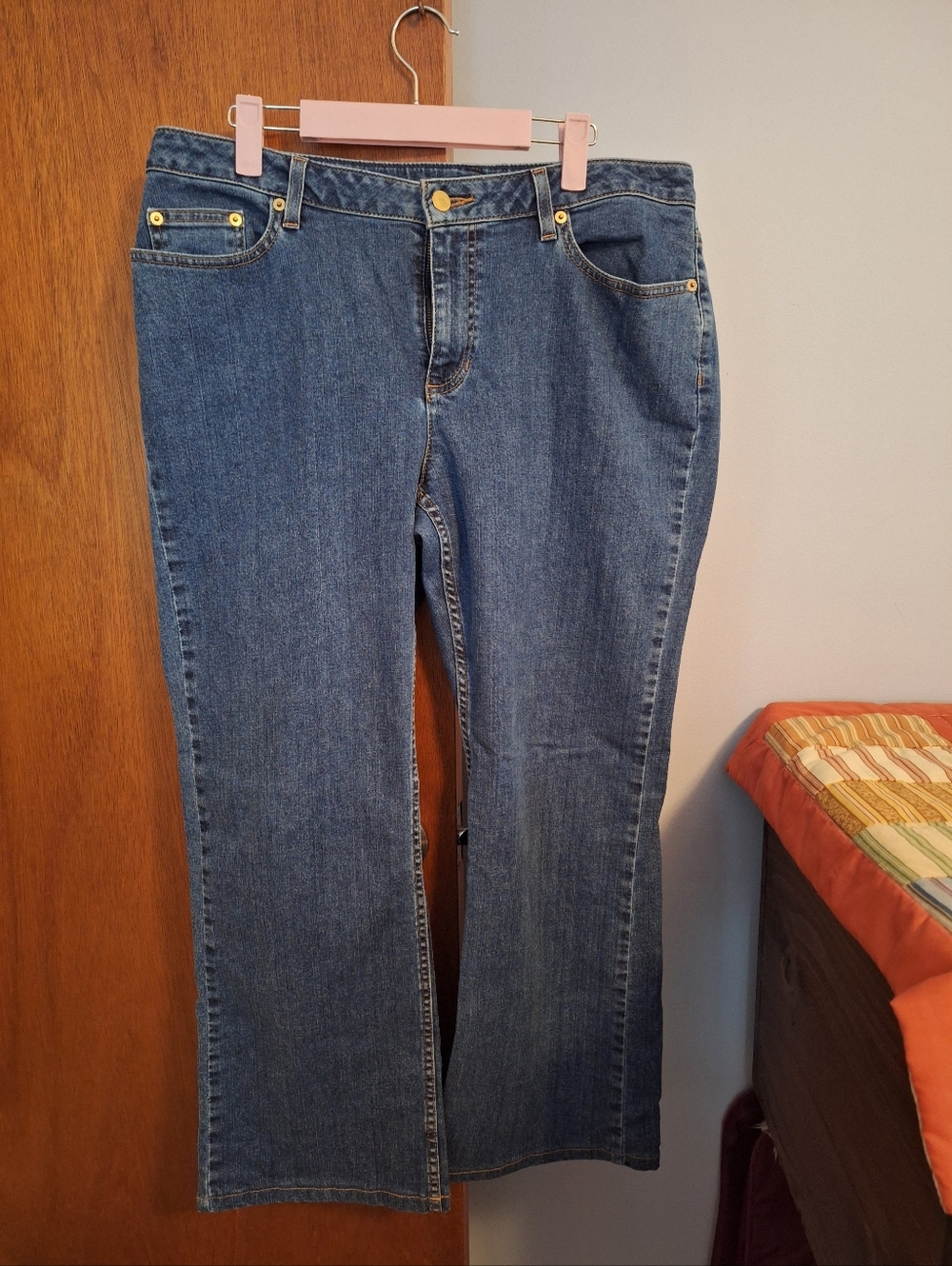 Liz Claiborne 'Jackie' Women’s Mid-Rise Boot Cut Jeans - Medium Wash Size 14 PR